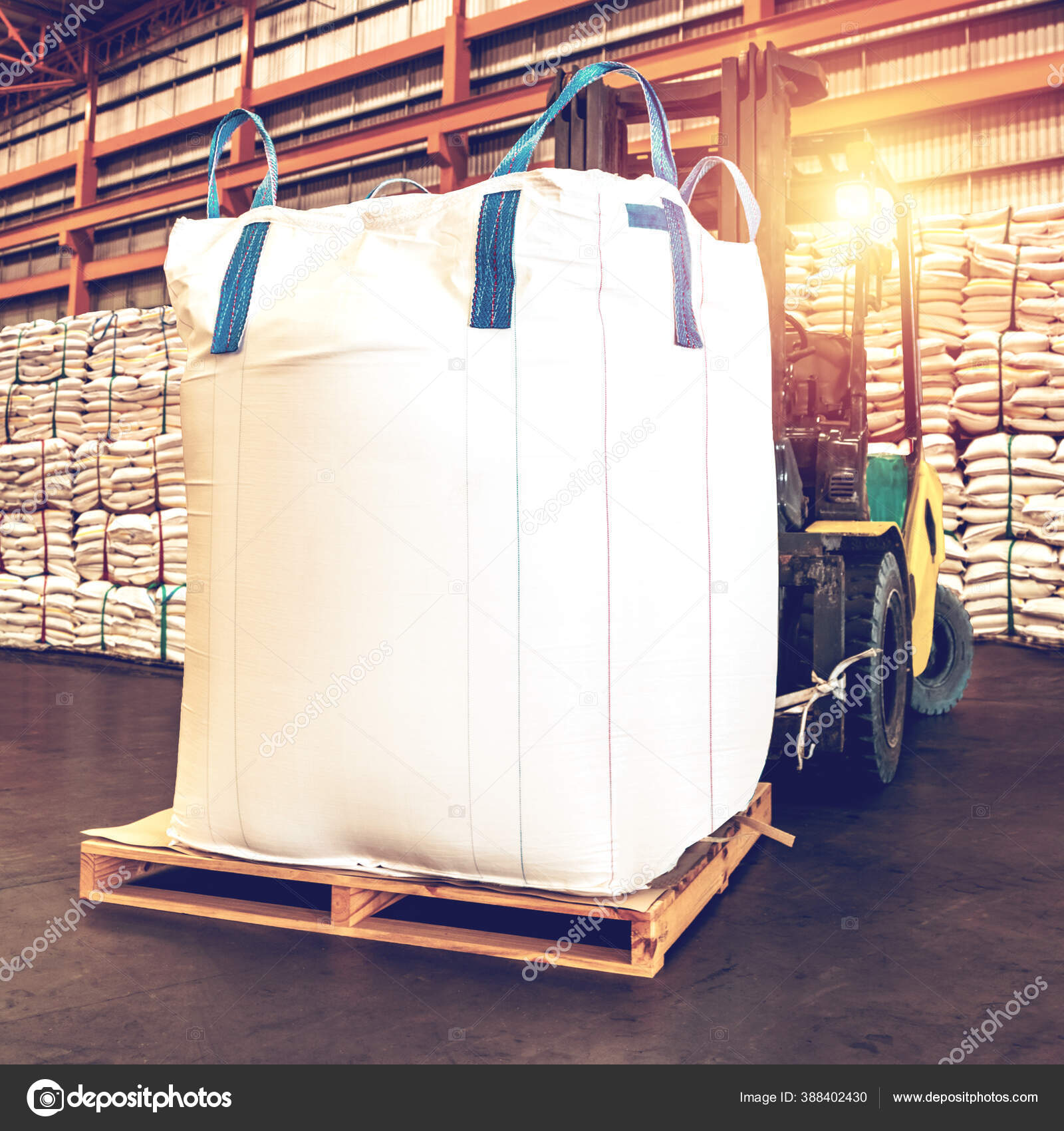depositphotos_388402430-stock-photo-close-jumbo-bag-wooden-pallet