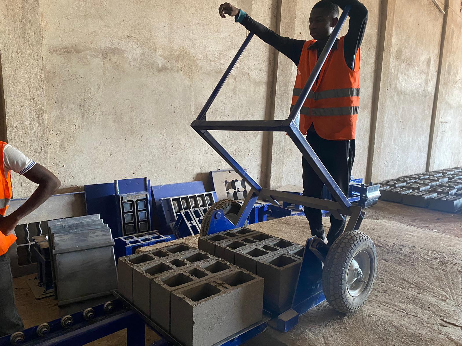 machine_de_fabrication_de_brique_en_beton_banfora_02