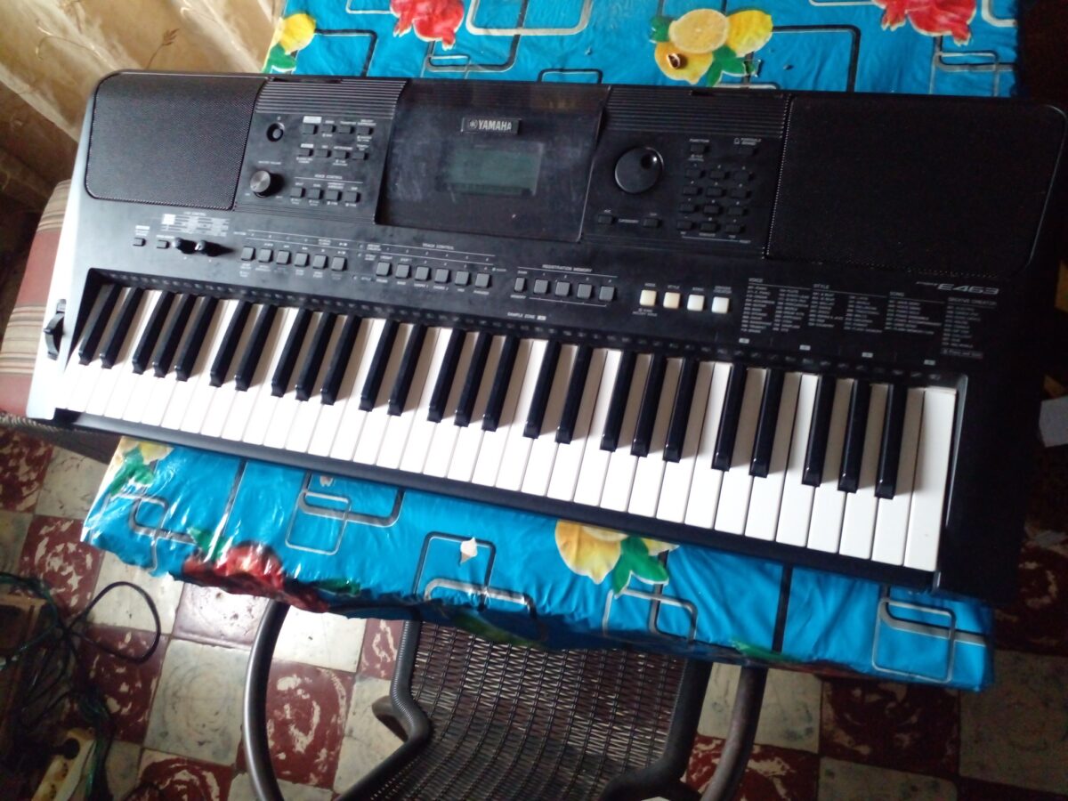 PIANO YAMAHA E463